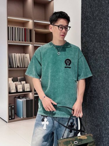 ch25Ss春夏新款 字架烫钻短袖 轻奢主义 男女日常通勤穿搭必备单品 正确版本 欢迎对比 详细特征 280克 % 纯棉双纱汗布面料 同缸定染特种加粗32支双股
