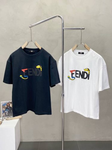 Fendi芬迪独家专供新款原单男士休闲短袖 高端定制 高版本 时尚百搭爆款进口面料 手感超柔软细腻 穿着亲肤舒适 高端精品 代工厂p精细做工 上身非常赞 男士必