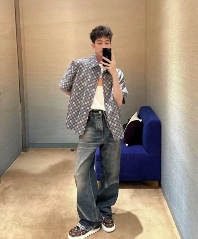 驴家1V 彩色格子 牛仔服 顶级津巴布韦纯棉牛仔布 质感无敌好 走秀款 彩色格子图案 走在街上吸睛无数 金属镶嵌贝壳母纽扣 对格定位车缝 工艺精湛！ 码数：46