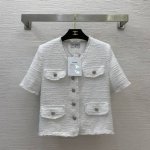 款号G25051048 Chane*新款高端定制下摆缝制金属链条版型垂挺有型、气质小香风粗花呢编织短款V领Pp外套！白色， M码：肩宽37，胸围96，袖长25，