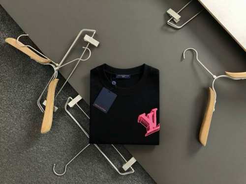 l牌*合身版型M-Xxxl 25春夏顶级红色立体贴布绣融合后幅热气球压胶经典短袖，精致工艺专柜面料，顶级元素融合打造，经典短袖3标齐全，潮男时尚，无论是上身舒适