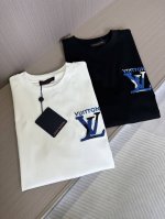 p200 Lv驴牌25Ss春夏新款圆领短袖，定制纯棉材质，舒适透气，胸前彩色印花字母设计 时尚百搭，休闲单品 颜色：黑色，白色 码数：S-2Xl