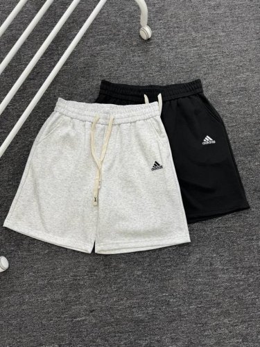adidas 阿迪达斯 25Ss 经典简约刺绣贴布小标男女情侣款短裤 高品质300克高克重华棉面料，亲肤透气不起球，刺绣Logo点缀，时尚又个性，超级洋气的一款