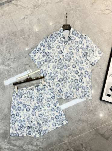 上衣 裤子 Dior25春夏新品，这款衬衫来自Dio And Hylton Nel 联名系列，采用真丝印花面料，深海贝壳扣子，三标齐全，做工精细，可搭配该限定系