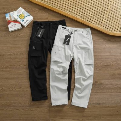 上新 品牌：凯乐石 Kailas 尺码：M-L-Xl-Xxl-Xxxl 颜色：黑色-灰色 类型：轻量速干防水户外工装裤 材质：科技速干聚酯面料 裤长：长裤 厚薄