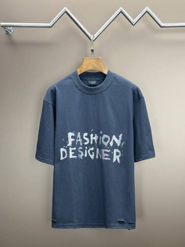 高端品质 巴黎世家Balenciaga 原版高克重单纱纯棉面料 重工艺，印花，破洞，手感滑爽 L极度舒适体验 十足的高级感，都保持奢华高贵的特有的视觉质感. 颜