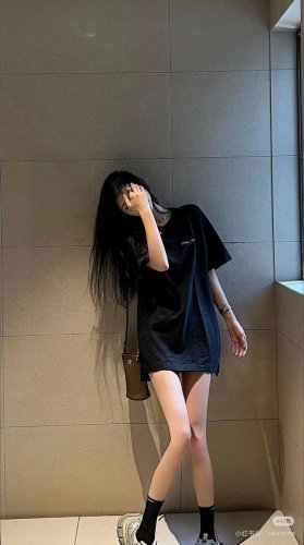 高品质 品名 Dior 迪奥24Ss春夏新款字母印花宽松男女同款圆领纯棉短袖T恤 版型 宽松版 面料 330G全棉精梳棉 颜色 黑色-白色 尺码M-L- Xl