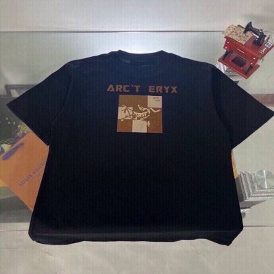 高品质 Arc‘Teryx始祖鸟重工艺，男女情侣圆领款，高品质植绒叠加，进口硅胶，激光立体雕刻。 精品32支240克紧密双沙，品质的天花板，背面鸟家Logo立体