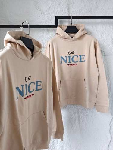 170 Balenciaga巴黎世家Nice水洗做旧破洞连帽套头卫衣帽衫 重磅毛圈纯棉面料 云感裹身体验 采用定制高克重毛圈 蓬松肌理自带柔光滤镜 触感如羊绒般