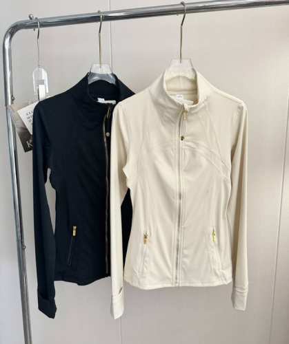 品名：Lululem*N 系列 面料女士金色拉链运动夹克外套 尺码：4码 6码 8码 10码 颜色：经典黑 白蛋白 这款深受青睐的 Define 夹克采用 Nu