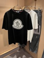 moncler蒙家 2025春夏最新男女同款贸易订单短袖T恤，全品相！！网红款！采用Logo图案压胶设计！上身舒适透气，不僵硬，整体有着丰富的立体感，品质出口订