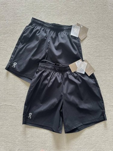 昂跑情侣速干短裤 健身 运动 夜跑 3M反光 高端出品 精工之作，细节堪称完美，当下最流行的设计款式，绝对物有所值！ 轻盈的梭织面料，上身毫无束缚感，定制面料