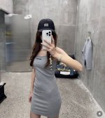 针织款 Miumi* 25Ss春夏新款 灰色胸前字母刺绣小吊裙 原版开发 高版出品 进口高支数针织棉 面料质感无敌 减龄少女气质百搭 经典修身H版型巨减瘦 时髦