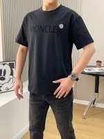 560# Moncler 蒙口 植绒立体浮雕压花字母凹凸圆领短袖T恤，男女同款！官网同步，专柜纯棉面料！贴肤舒适，耐看又好穿，经典简约Logo设计，原厂工艺一丝