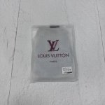 Louis Vuitton 路易威登Fw夏季新款牛仔短裤 官网同步 男女同款 原版复刻 随意对比 经典百搭 必备单品 为水洗棉布融入明线和珠光铆钉，再以 Lv