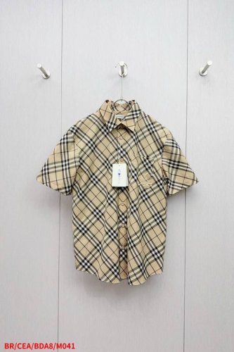 m041 Brburberry巴宝莉格纹马术骑士刺绣衬衫 Yb购入打版，采用进口原版面料，面料舒适柔软，亲肤透气，通体饰以品牌经典格纹，以胸袋点缀品牌标识刺绣，