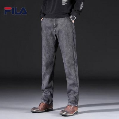 Fila 斐乐红标2025年春季最新款灯芯绒纯棉休闲西裤，高克重 立体Logo，简单大气，年龄跨度大，此款采用专柜客供灯芯绒全棉面料，柔软舒适，品质非常好，采用