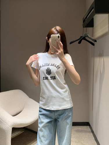 Prad* 25Ss春夏新款 烫钻字母印花短袖T恤丨独家高版出品！简直美极了，不挑脸型易搭更显瘦！修身款的版型 搭配高腰阔腿裤或短裙 简直美炸了！轻松穿出Ins