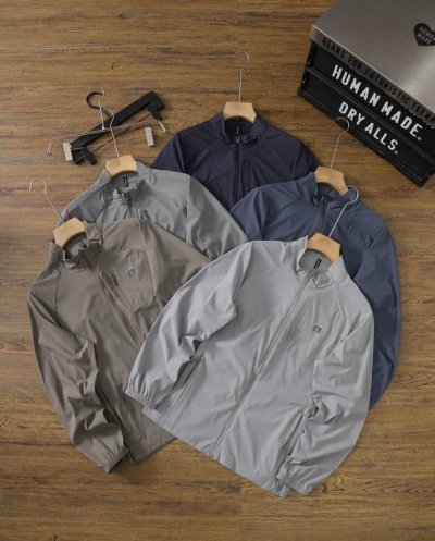 供 可隆防晒衣 颜色：深灰，浅灰，卡其绿，藏青，雾蓝 尺码：Xl-5Xl 面料：81.7%锦纶 18.3氨纶 克隆家平替爆款高品质冰丝皮肤衣防晒衣 轻薄冰丝防晒