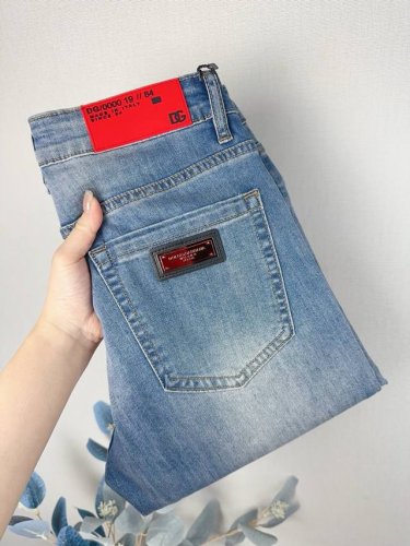 d&G2025 高级夏季薄款时装牛仔裤，精选弹力超柔软舒适纯棉面料，修身小裤闭眼入剪裁修饰腿型百搭显身材，高级洗水工艺技术尽显裤子档次。！码数28 38。