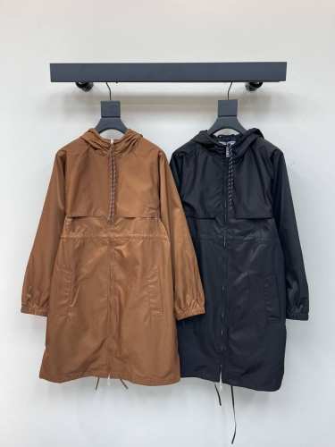 pra *25S早春新品连帽绞花绳连帽风衣外套 进口冲锋尼龙材质 质感立挺有型 收腰落肩廓形设计版型时髦又高级 上身百搭不挑人 百搭经久耐穿 日常出街或者通勤都