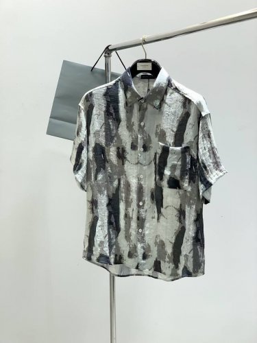 balenciaga 巴黎世家，2025夏季最新款，专柜同步有售，原单狠货，爆款时尚休闲短袖衬衫，进口原版面料，独特设计，顶级刺绣工艺字母图案装饰Logo，简约