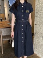 上新 Dio* 迪奥 25Ss新款翻领短袖连衣裙 字母刺绣装饰 配本色经典腰带 颜色显高级 简约气质 单色三码！！ 颜色：蓝色 码数：Sml见尾图