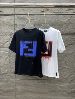 Ss芬家纯棉最新面料 最高版本 胸前Fendi字母绒面工艺经典标识图案Logo时尚简约潮流短袖，最顶级的品质专柜原单短袖，顶级制作工艺进口面料，专柜款独特设计，