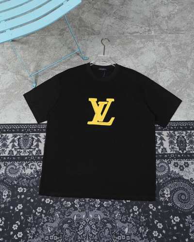 款F13 Lv 顶级高品质 louis Vuitton 路易威登 凹凸大Logo烫画短袖T恤 三标齐全 采用高克重克重纯棉面料 立体烫图工艺 手感非常舒服 Os