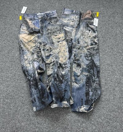 款号：H801 外套款号：H802 Acne Studios M错视糜烂破坏涂鸦3D打印Baggy宽松撕裂涂鸦打印外套牛仔裤 仍然是当前版本的主流！而这款的 M