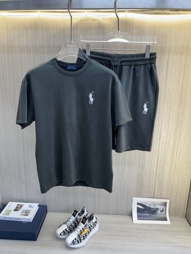 polo保罗 2025新款套装采用客供独家进口定制面料，面料表面非常有质感显而易见，上身透气轻薄十分舒适，细节处彰显设计特色与精湛工艺，整体细节美妙绝伦！整体款
