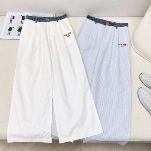 aw 25Ss 春夏最新款牛仔腰拼接条纹阔腿长裤 字母徽标高腰条纹设计 吸睛有亮点 可酷可飒的穿搭选择 自带随性的休闲感 宽松阔腿剪裁 是一整个藏肉显高的好版型