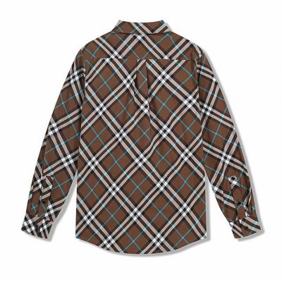正确版 Burberr* Bbr 深色斜格纹衬衫 巴宝莉衬衫 原版3,200购入开发 面料采用100%锦纶定织格纹图案 确保衣身的耐磨性和抗皱性 全身根据门禁对