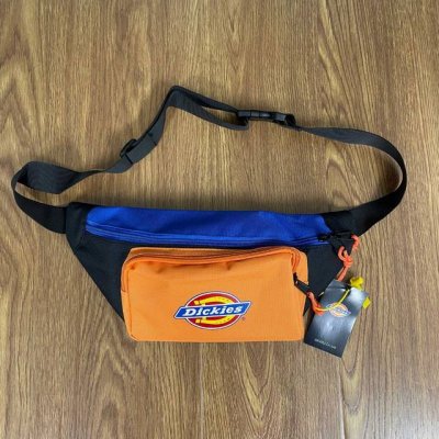 迪克斯 蒂克Dickies Logo印花款撞色潮流胸包腰包手提单肩斜挎包 男女同款 颜色：蓝黑橙拼色 尺寸：37X17X7.5Cm 071