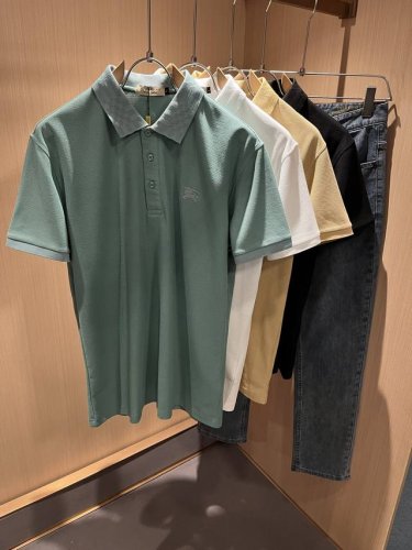 bur*Erry 巴*莉 2025春夏新款男士短袖Polo衫，品牌最新设计元素！既不单调也不复杂,恰到好处的展现品味！客供顶级定制珠地棉面料！舒适吸汗透气根本不