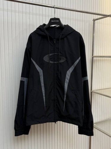 bal 巴黎圆环刺绣拼接连帽冲锋衣外套 Size：S M L