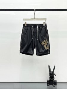 范思哲 2025春夏季新款 最新休闲短裤 原版裤型上身休闲百搭 随性慵懒范 高级定制进口面料 订制工艺 舒适感爆棚 高端大气 夏天的味道有没有 首选 码数 M一