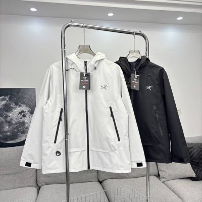 Arc'teryx始祖鸟户外登山冲锋衣夹克外套 防风连帽衫柔软舒适，强劲防风，简洁设计，经典印花Logo，透气、抗静电功能，能够应付格子恶劣环境与气候 细节满满