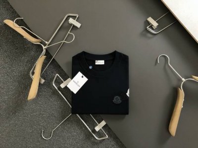 mon*合身版型M-Xxxl 25春夏顶级贴标重磅经典短袖，精致工艺专柜面料，顶级元素融合打造，经典短袖3标齐全，潮男时尚，无论是上身舒适度还是都是无可比拟的存