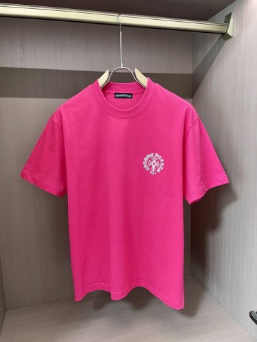 克罗心 2025春夏新款首发专柜最新款短袖圆领T恤 高端订制 设计前卫时尚！品牌Logo重工艺设计 高端定制丝光云朵棉面料.手感柔软.穿着舒适.专柜级别精致车线