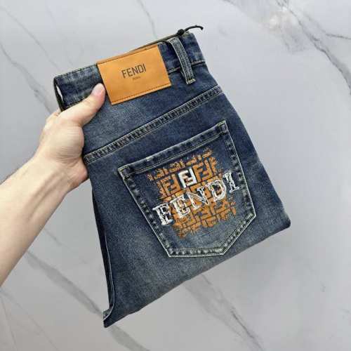 fendi*芬迪 高端定制、2025早春最新款牛仔裤 柜台同步发售 原版定制复刻 客供五金辅料 原单品质 进口固色牛仔面料 重工洗水 做工走线精细 上身绝佳！优
