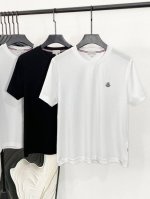 新品 经典款Moc25Ss春夏新款平纹针织棉布圆领短Tee 男女同款红蓝字母标识刺绣休闲套头短袖T恤衫 贸易公司渠道稀出 领先官网发售 穿着它走在街头巷尾 你或