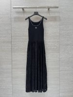 原单品质，独家首发 Coco女孩 25春夏新品系列，高级针织背心拼蕾丝下摆连衣裙，承包一整个夏天的宝藏百搭单品！经典纯欲系极简风，拼接设计独特又不失气质高腰A字