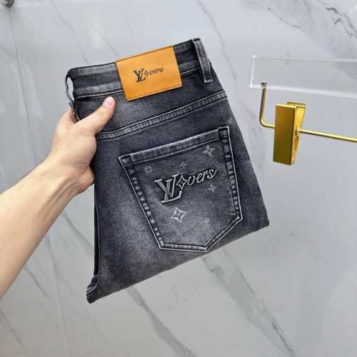 Louis Vuitton 路易威登 高端定制、2025早春最新款牛仔裤 柜台同步发售 进口固色面料 原版定制复刻 客供五金辅料 原单品质 重工洗水 做工走线精
