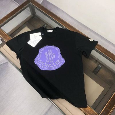 Mon*Cler 蒙口 2025最新款情侣款圆领短袖 情侣T恤 春夏新品 高品质 时尚百搭潮款 定制进口面料 穿着舒适 透气 时尚不失个性 上身休闲随性 帅气有