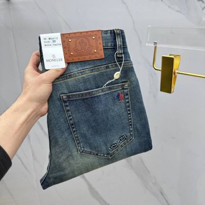 新款Moncler 蒙口 高端定制、2025早春最新款小脚牛仔裤 柜台同步发售 进口固色面料 原版定制复刻 客供五金辅料 原单品质 重工洗水 做工走线精细 上身