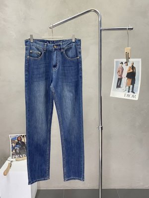armani阿玛尼独家专供新款牛仔裤高端版本！专柜定制面料 透气舒适度高，细节无可挑剔，品牌元素设计理念，体现高品质。手感细腻柔软！呈现休闲裁剪，上身版型超赞！