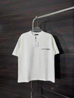 款号：He235 Calvin Klein-Ck背后大标印花圆领短袖 面料采用2 克双股双纱纯棉面料，手感舒适柔软，上身舒适透气，领口采用同缸同色罗纹，不紧绷，