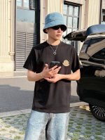 lv家 2025春夏新款男女同情侣款休闲宽松棉质圆领短袖T恤衫！贸易公司渠道稀出，同步官网发售 ！ 2025春夏最新系列，经典时尚设计元素，为全新系列注入满满活