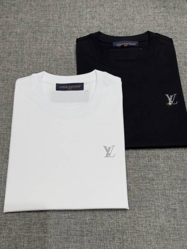 新品 Lv男士时装款圆领短袖T恤，贸易公司洋行货，高级限定款，25年春夏新品，明星级人气单品！ 客供埃及进口顶级面料，甄选尼罗河区域光照极好的上等棉花原料，经过
